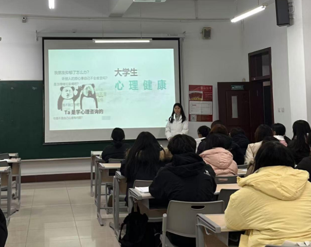 开设归纳课程交融课程等全面提高新时代